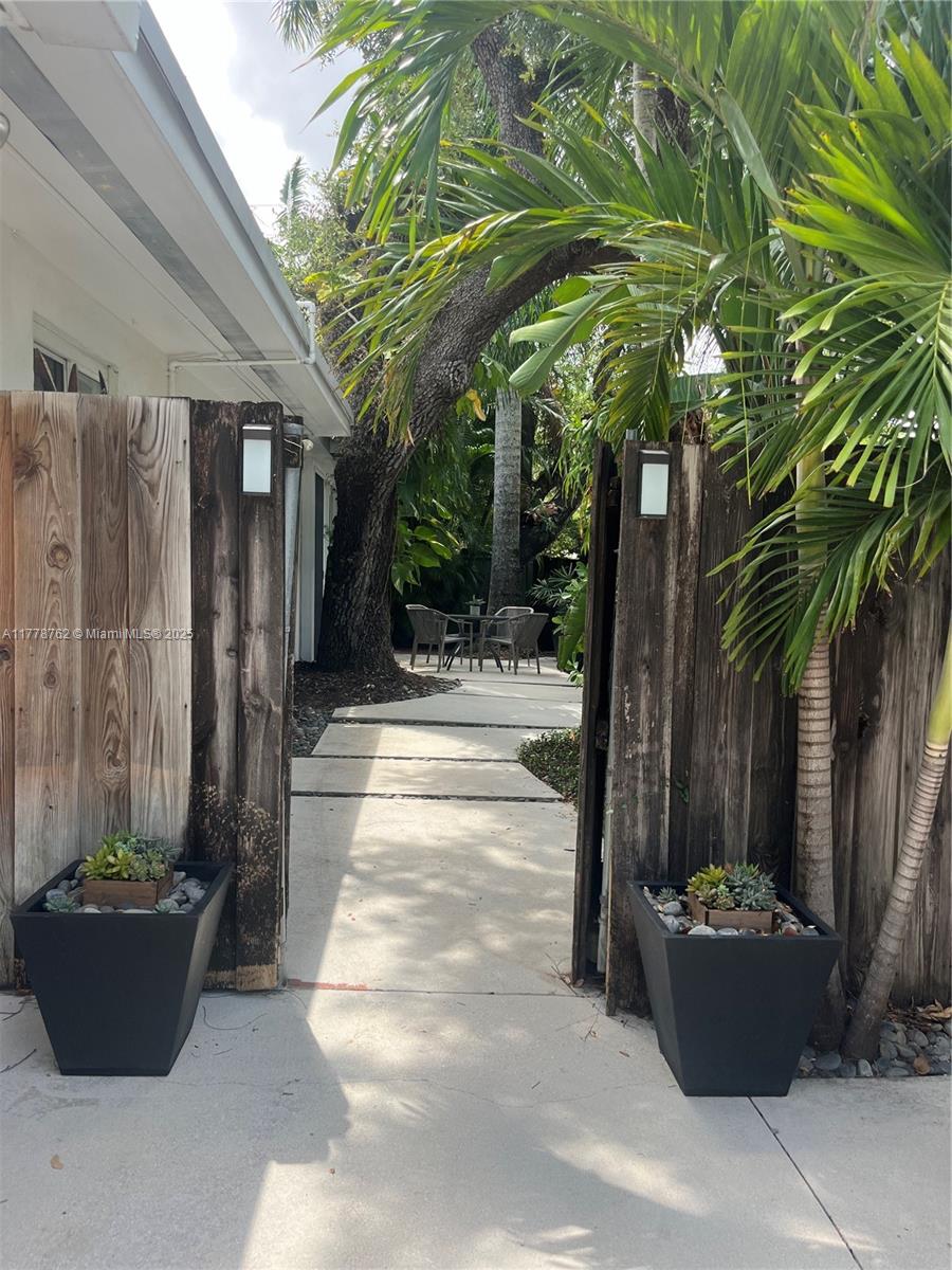 NEW UTOPIA - Residential Lease