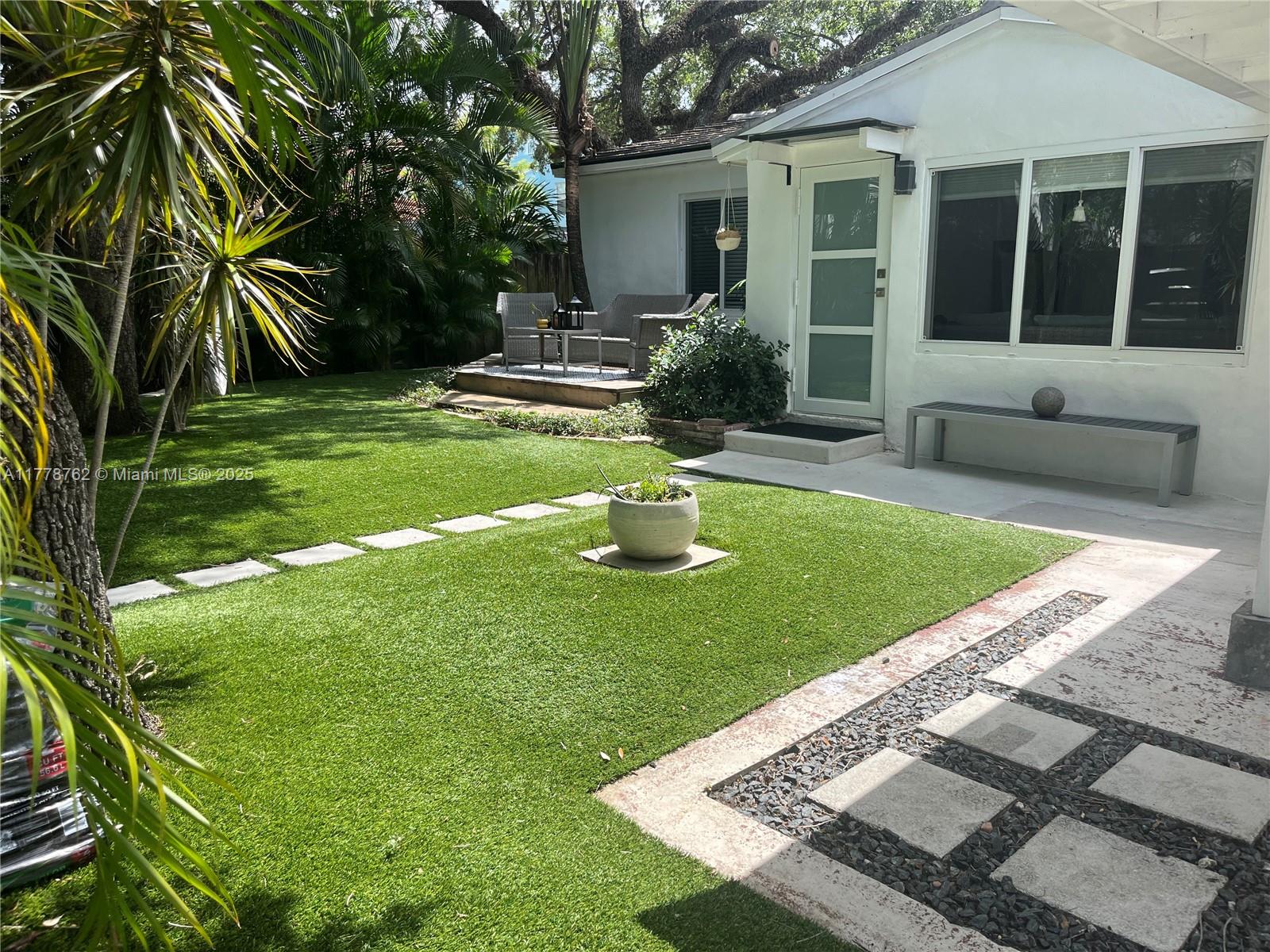 NEW UTOPIA - Residential Lease