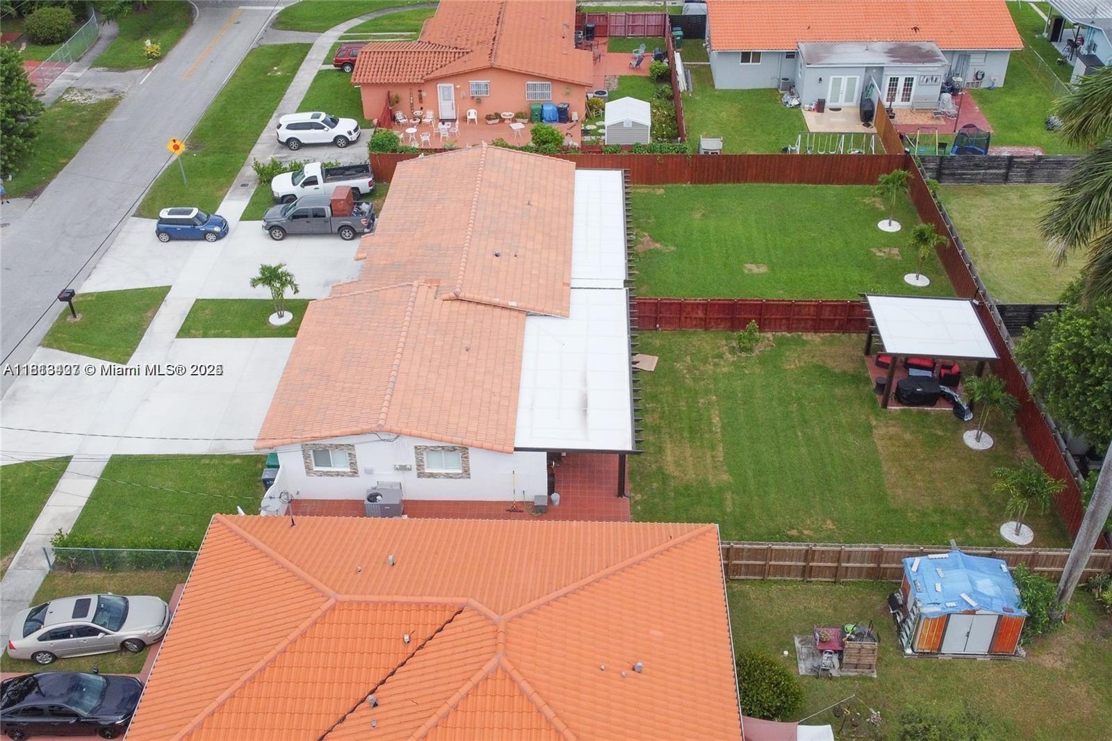221 Sw 81st Ave, Miami, Broward County, Florida - 2 Bedrooms  
1 Bathrooms - 