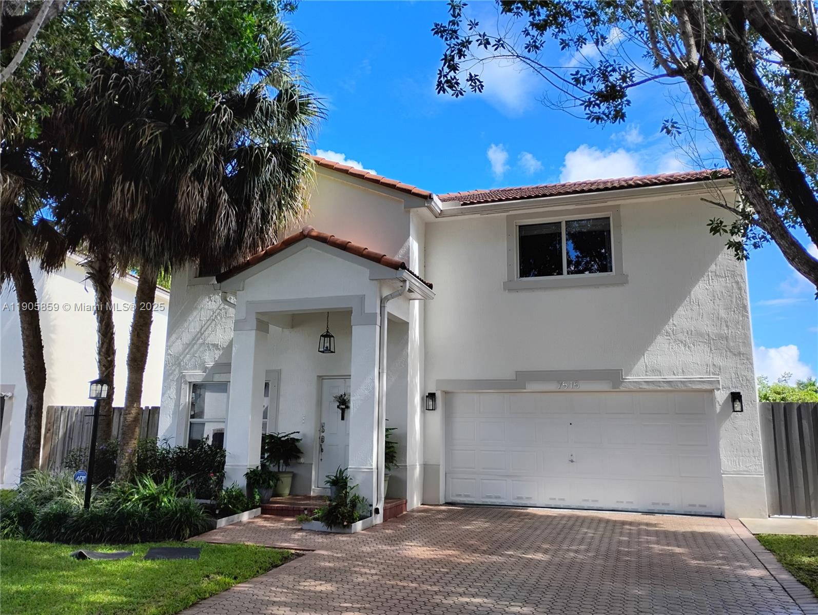 CONTINENTAL HOMES AT LAGO - Residential