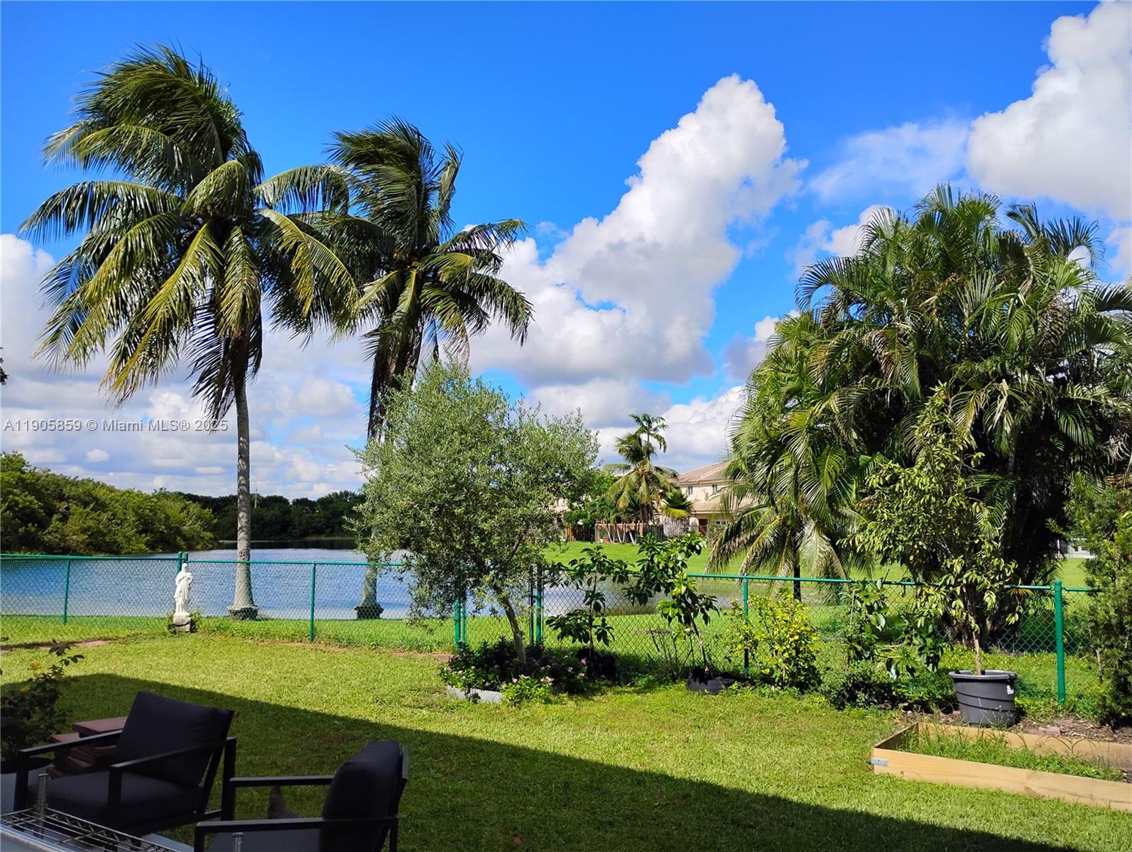 CONTINENTAL HOMES AT LAGO - Residential