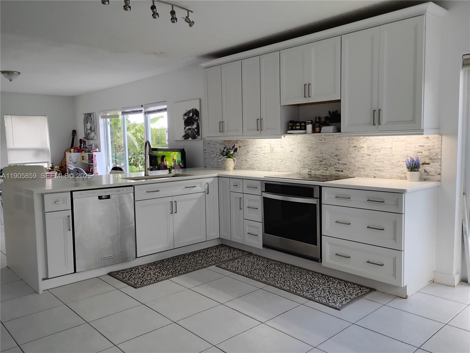 CONTINENTAL HOMES AT LAGO - Residential