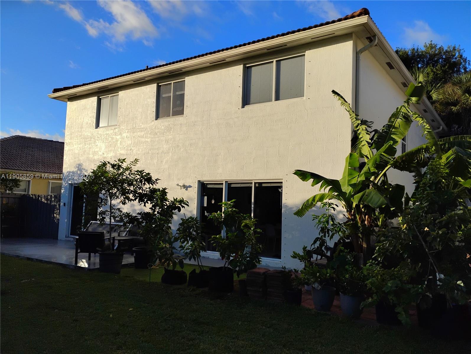 CONTINENTAL HOMES AT LAGO - Residential