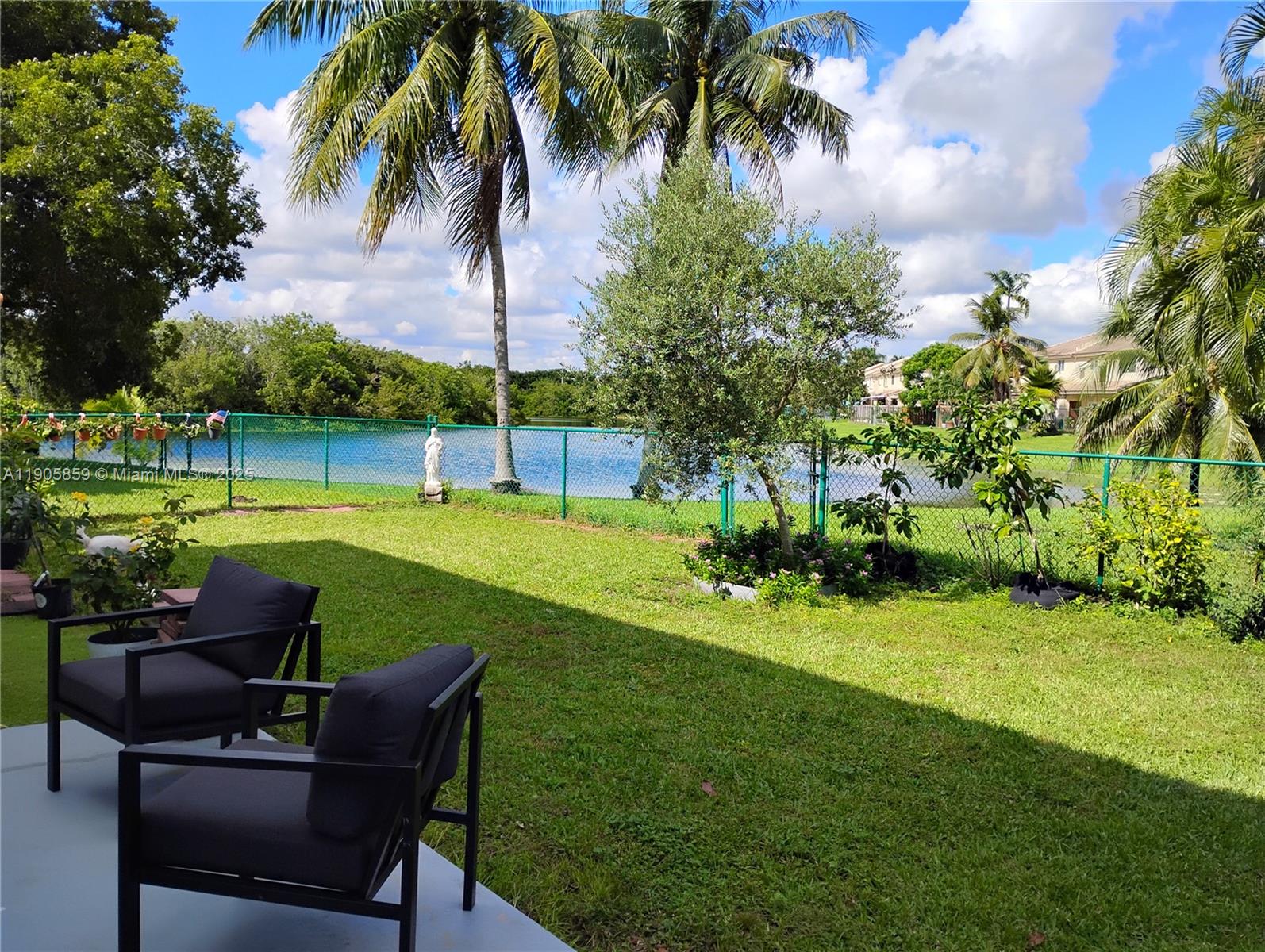 CONTINENTAL HOMES AT LAGO - Residential