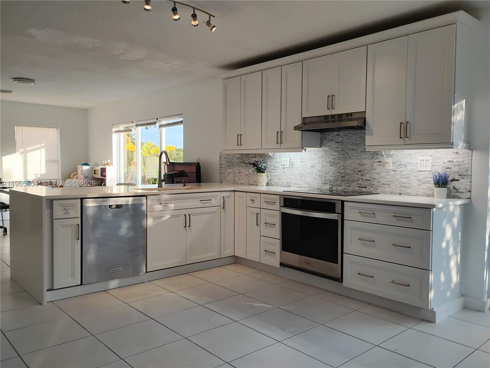 CONTINENTAL HOMES AT LAGO - Residential