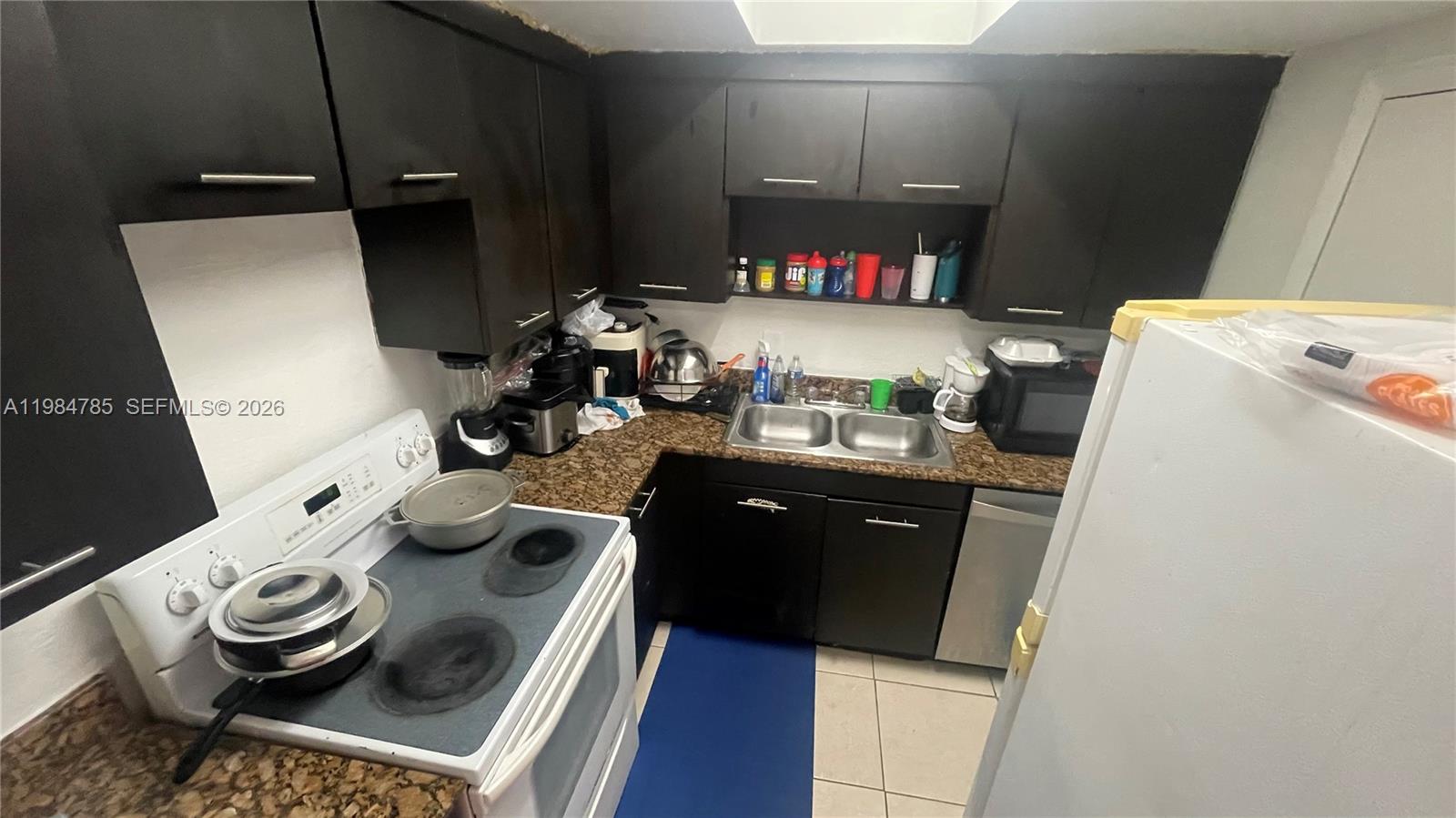 THE WHITE HOUSE CONDO - Residential