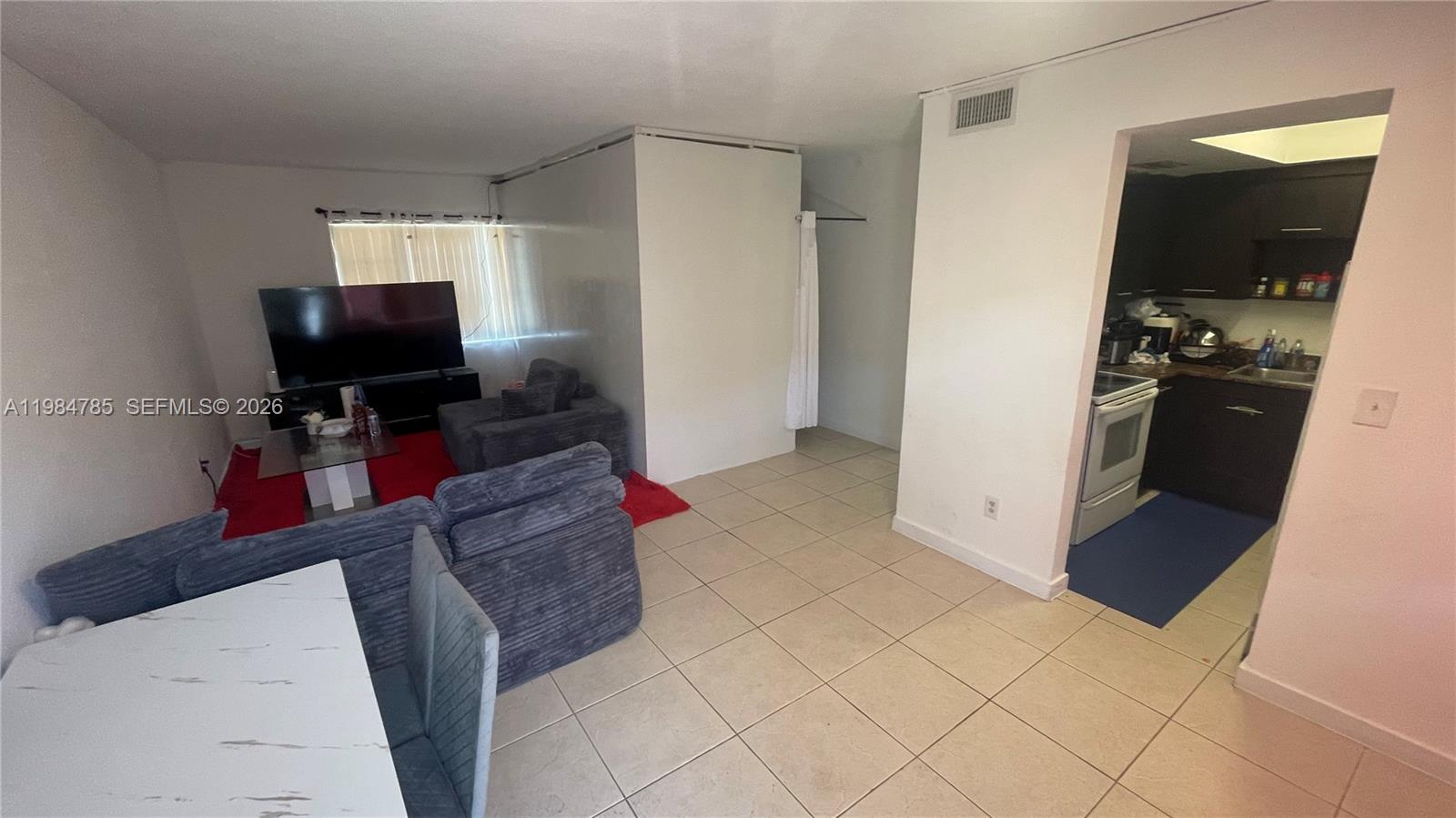 THE WHITE HOUSE CONDO - Residential