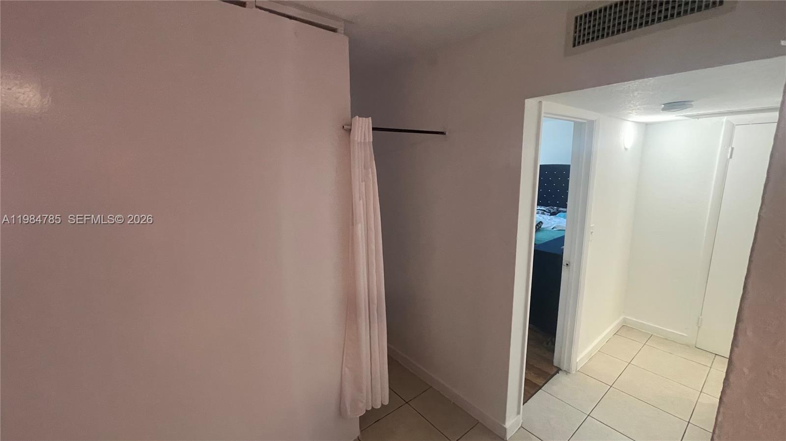 THE WHITE HOUSE CONDO - Residential