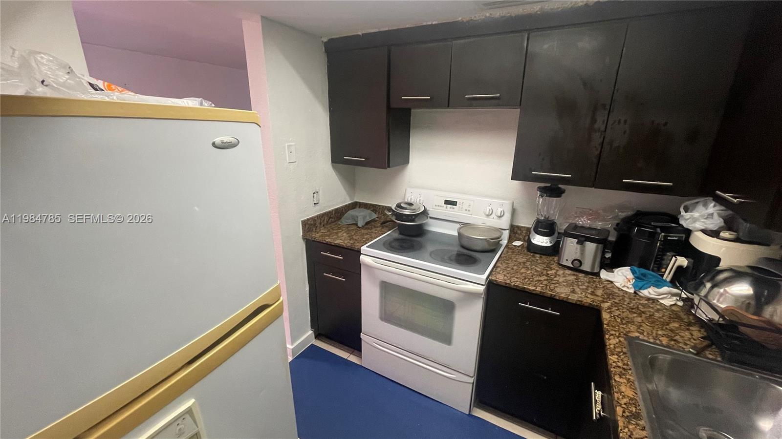 THE WHITE HOUSE CONDO - Residential