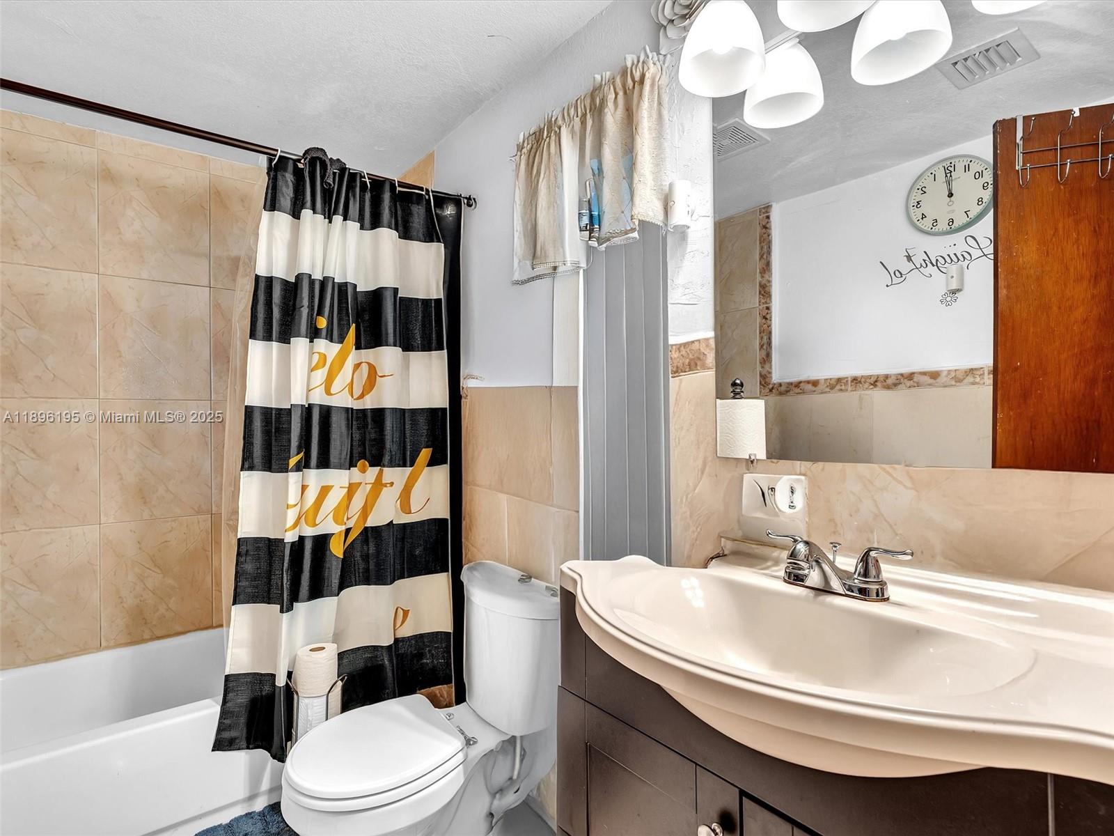 1 53 41 SHORES ESTS - Residential