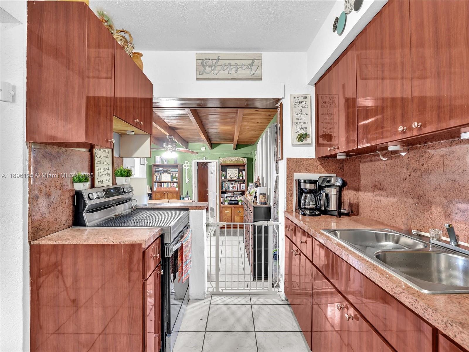 1 53 41 SHORES ESTS - Residential