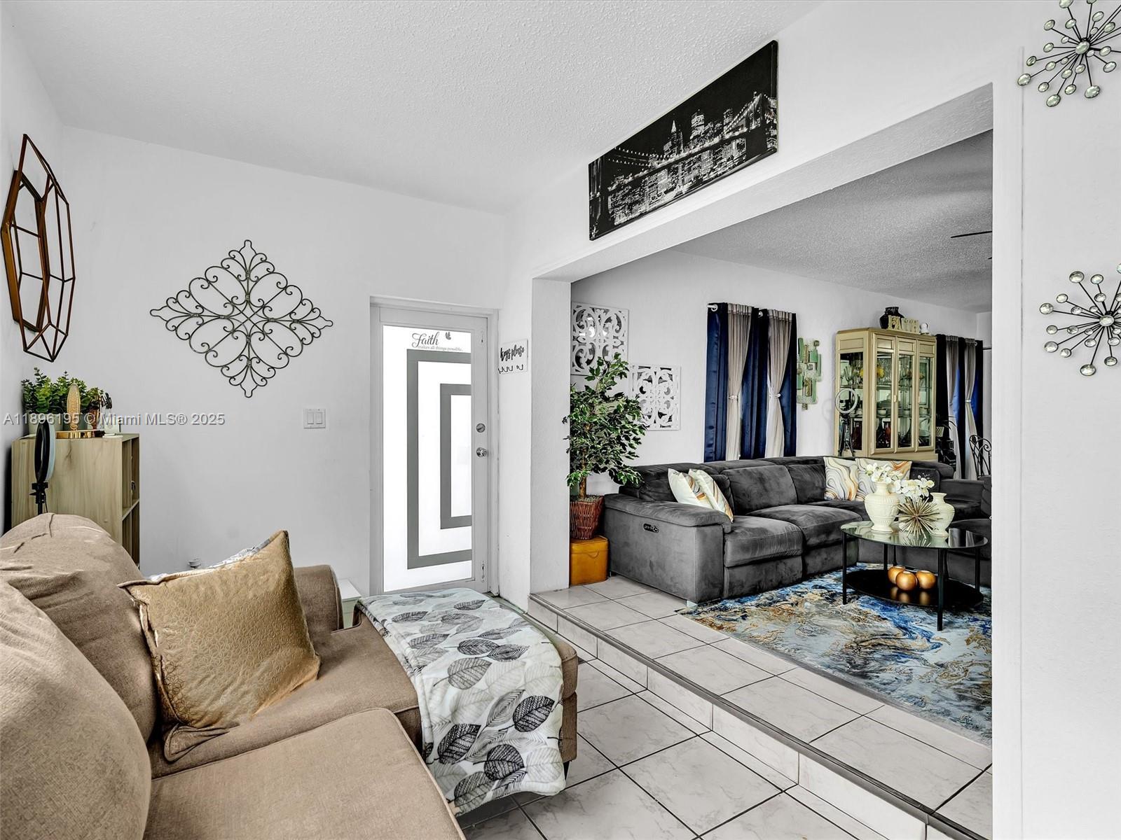 10055 NW 5th Ave, Unincorporated Dade, FL, 33150/$640,000 1 10055 NW 5th Ave