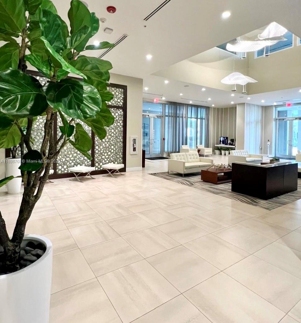 MIDTOWN DORAL CONDO 3 - Residential Lease