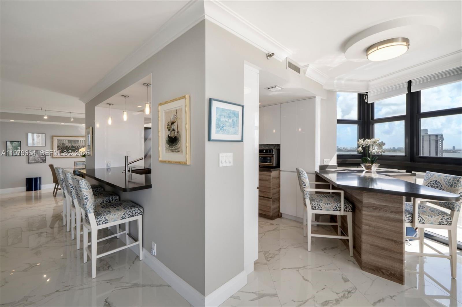 TOWERS OF QUAYSIDE CONDO - Residential