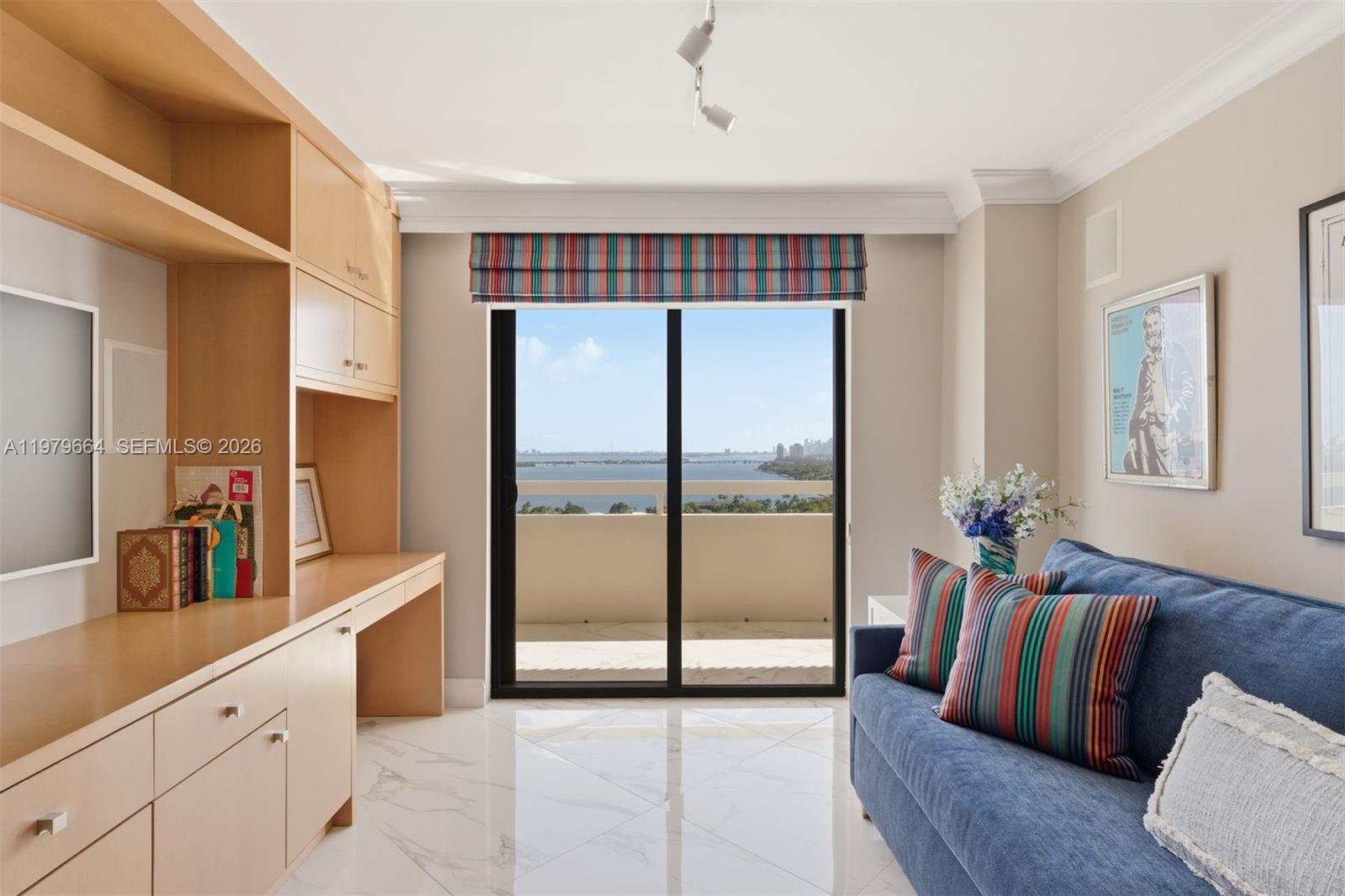 TOWERS OF QUAYSIDE CONDO - Residential