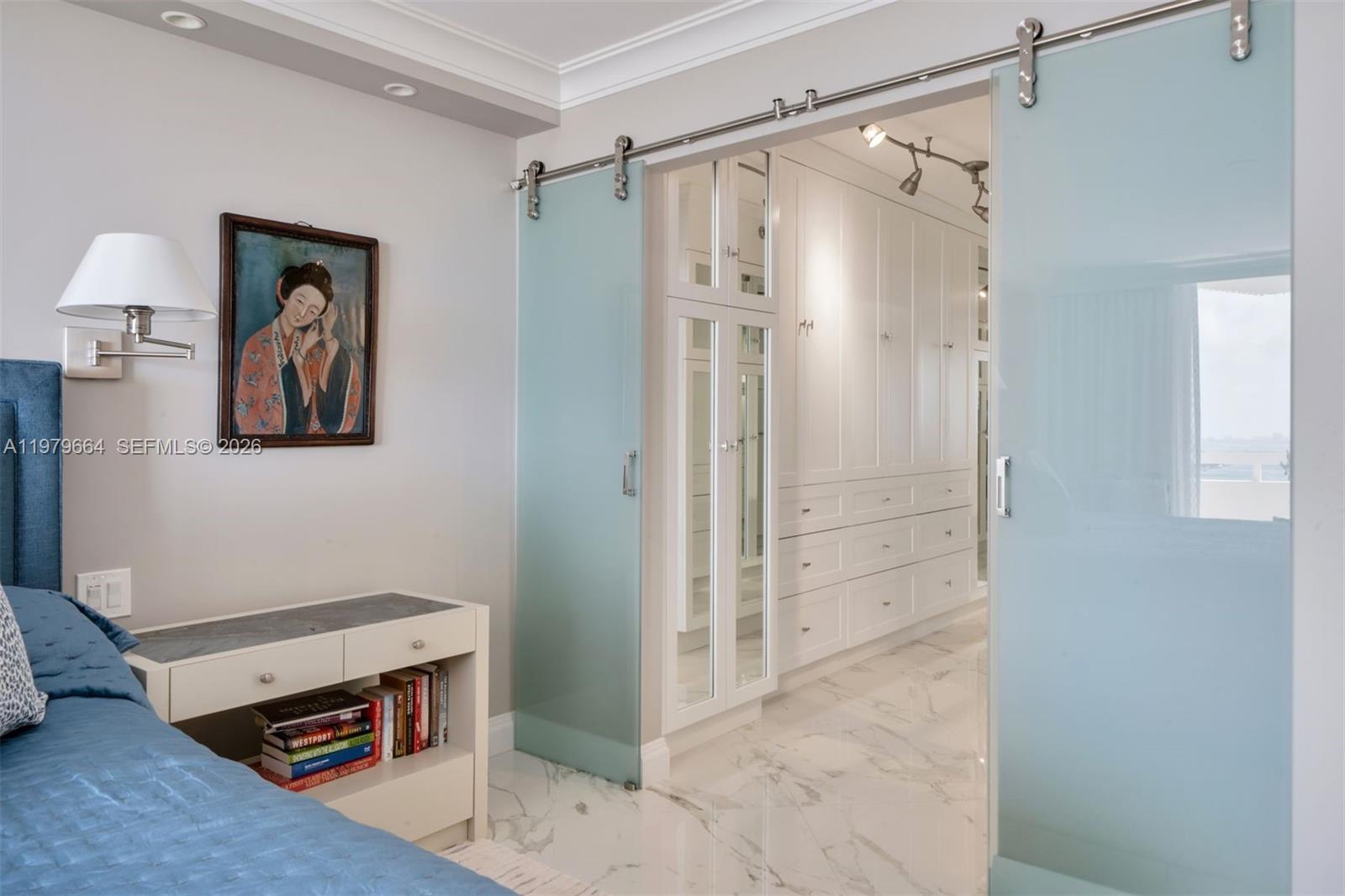 TOWERS OF QUAYSIDE CONDO - Residential