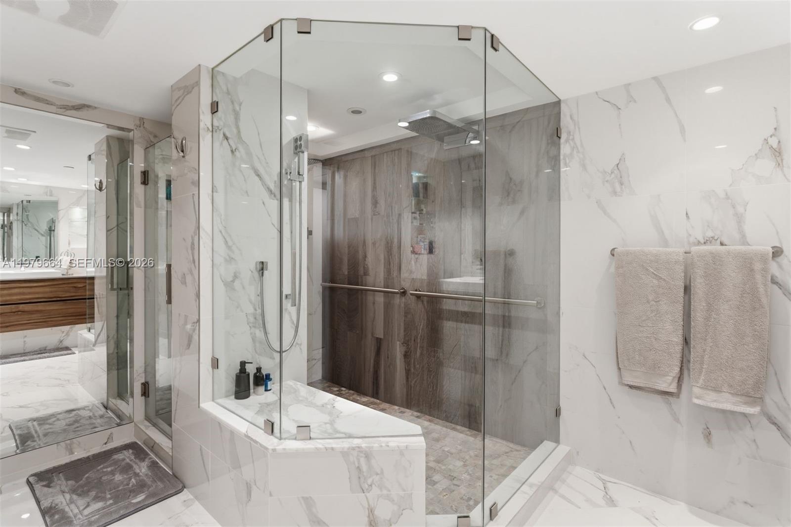 TOWERS OF QUAYSIDE CONDO - Residential