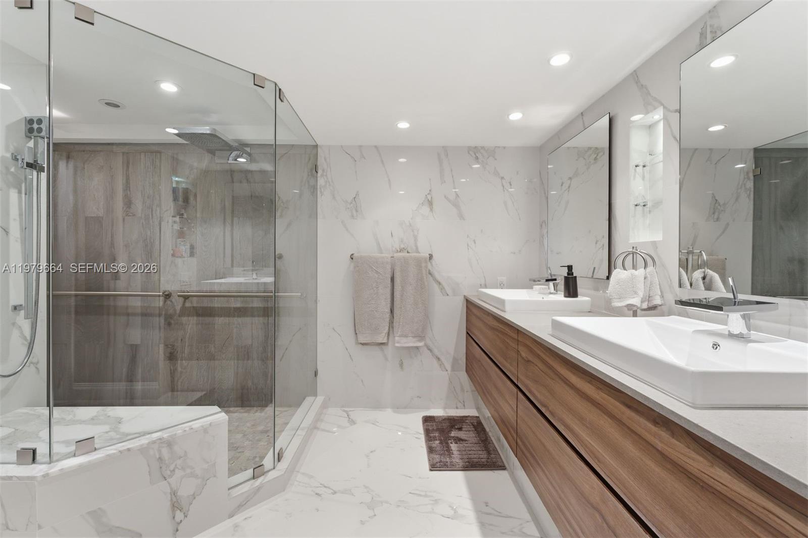 TOWERS OF QUAYSIDE CONDO - Residential