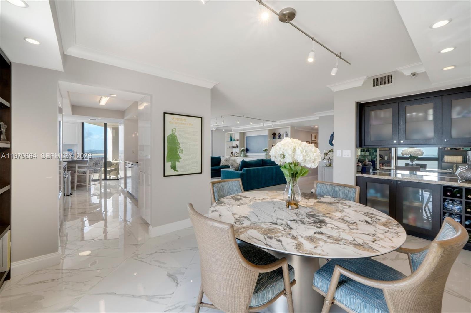 TOWERS OF QUAYSIDE CONDO - Residential