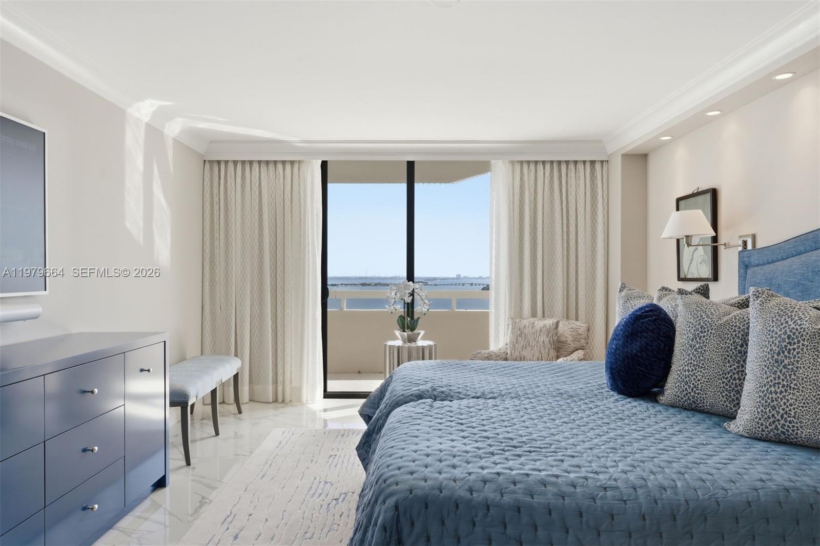 TOWERS OF QUAYSIDE CONDO - Residential