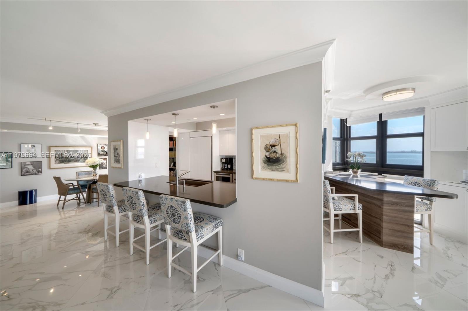 TOWERS OF QUAYSIDE CONDO - Residential