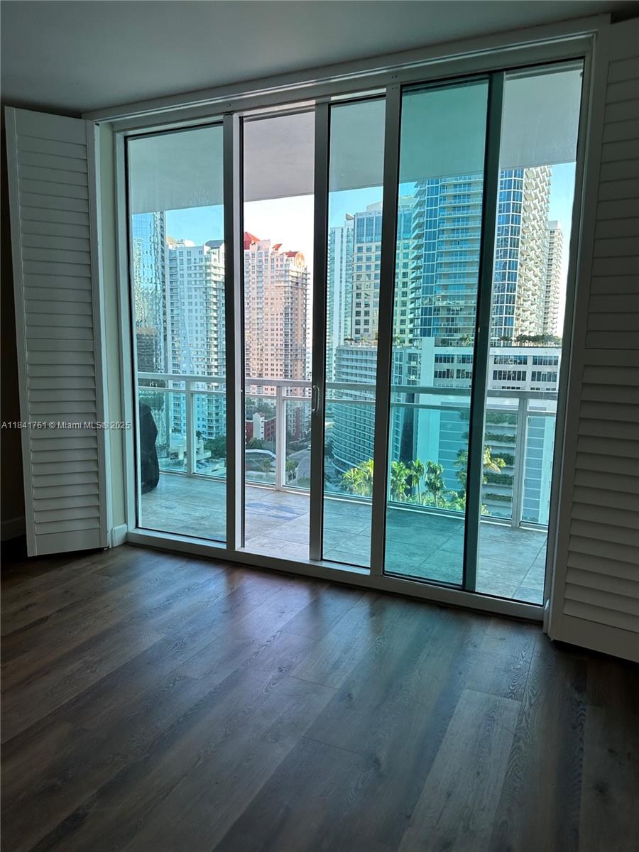 950 Brickell Bay Dr 1905