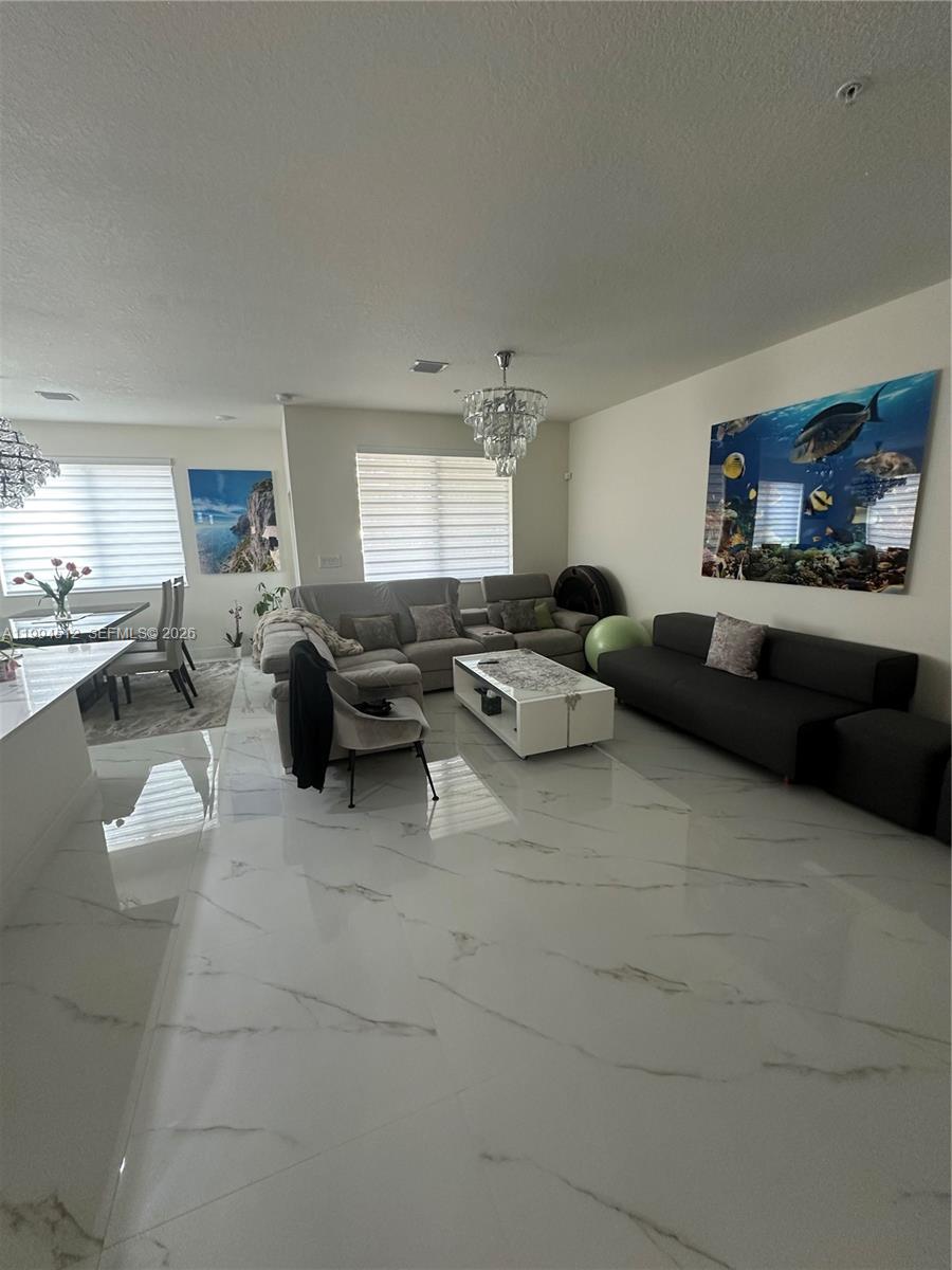 DOWNTOWN DORAL SOUTH PHAS - Residential