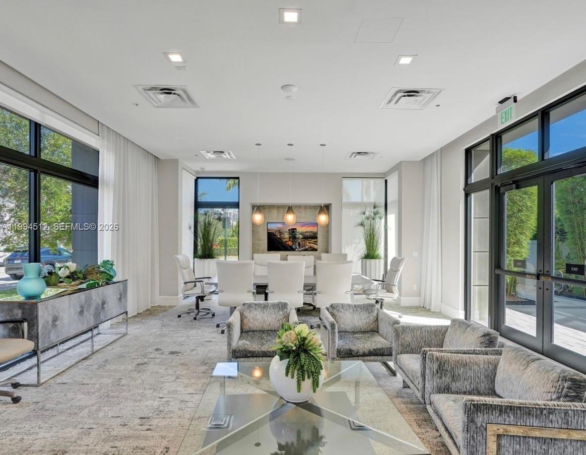 DOWNTOWN DORAL SOUTH PHAS - Residential