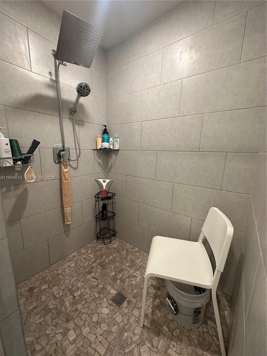 DOWNTOWN DORAL SOUTH PHAS - Residential