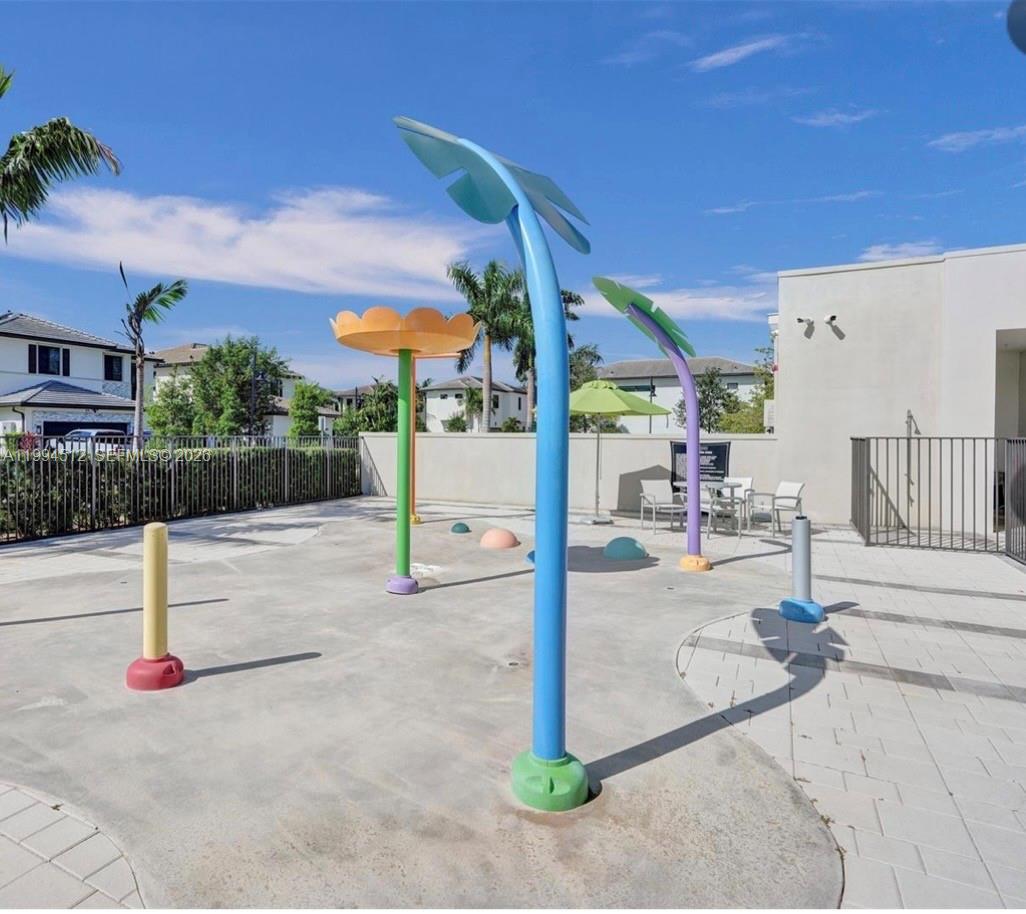 DOWNTOWN DORAL SOUTH PHAS - Residential