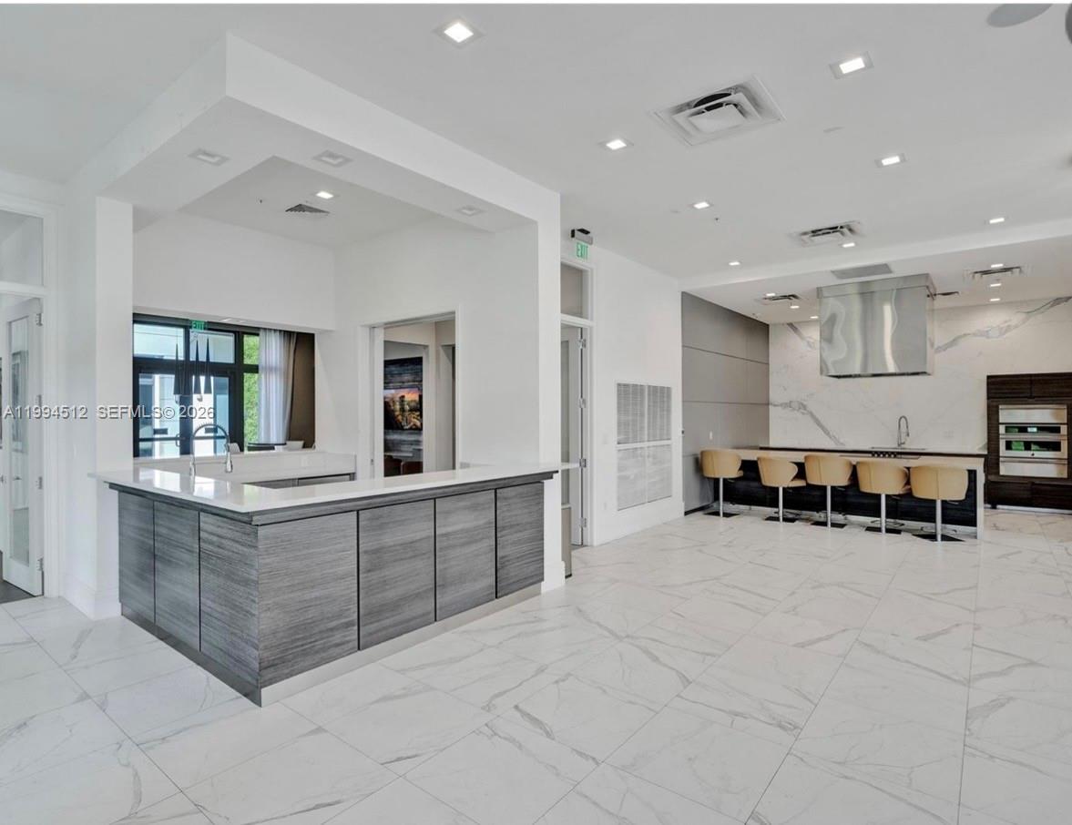 DOWNTOWN DORAL SOUTH PHAS - Residential