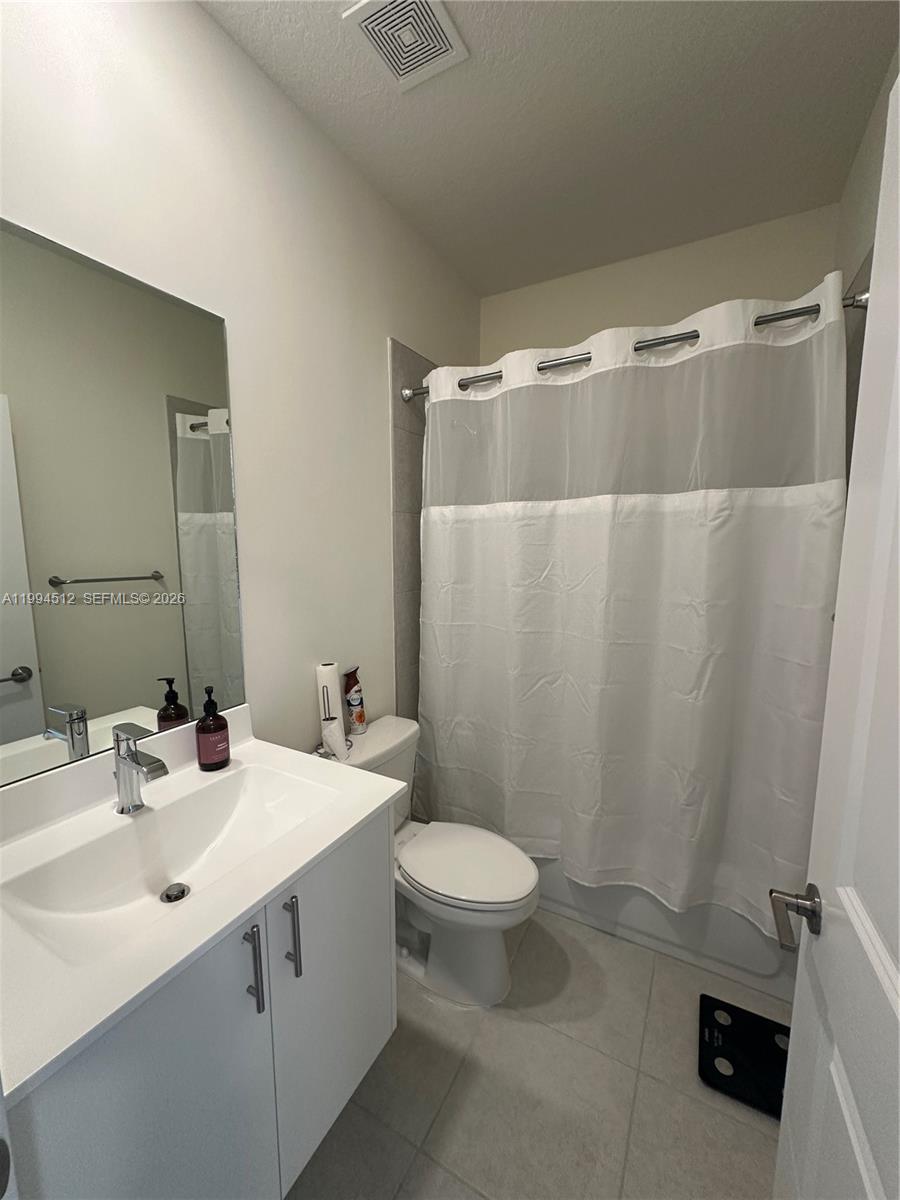 DOWNTOWN DORAL SOUTH PHAS - Residential