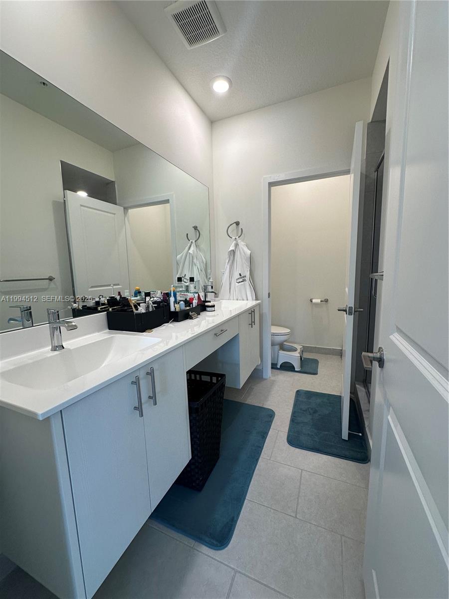 DOWNTOWN DORAL SOUTH PHAS - Residential