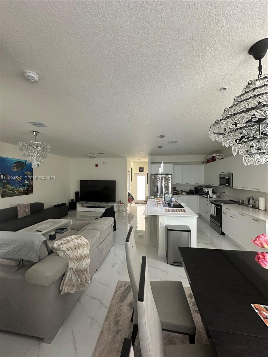 DOWNTOWN DORAL SOUTH PHAS - Residential