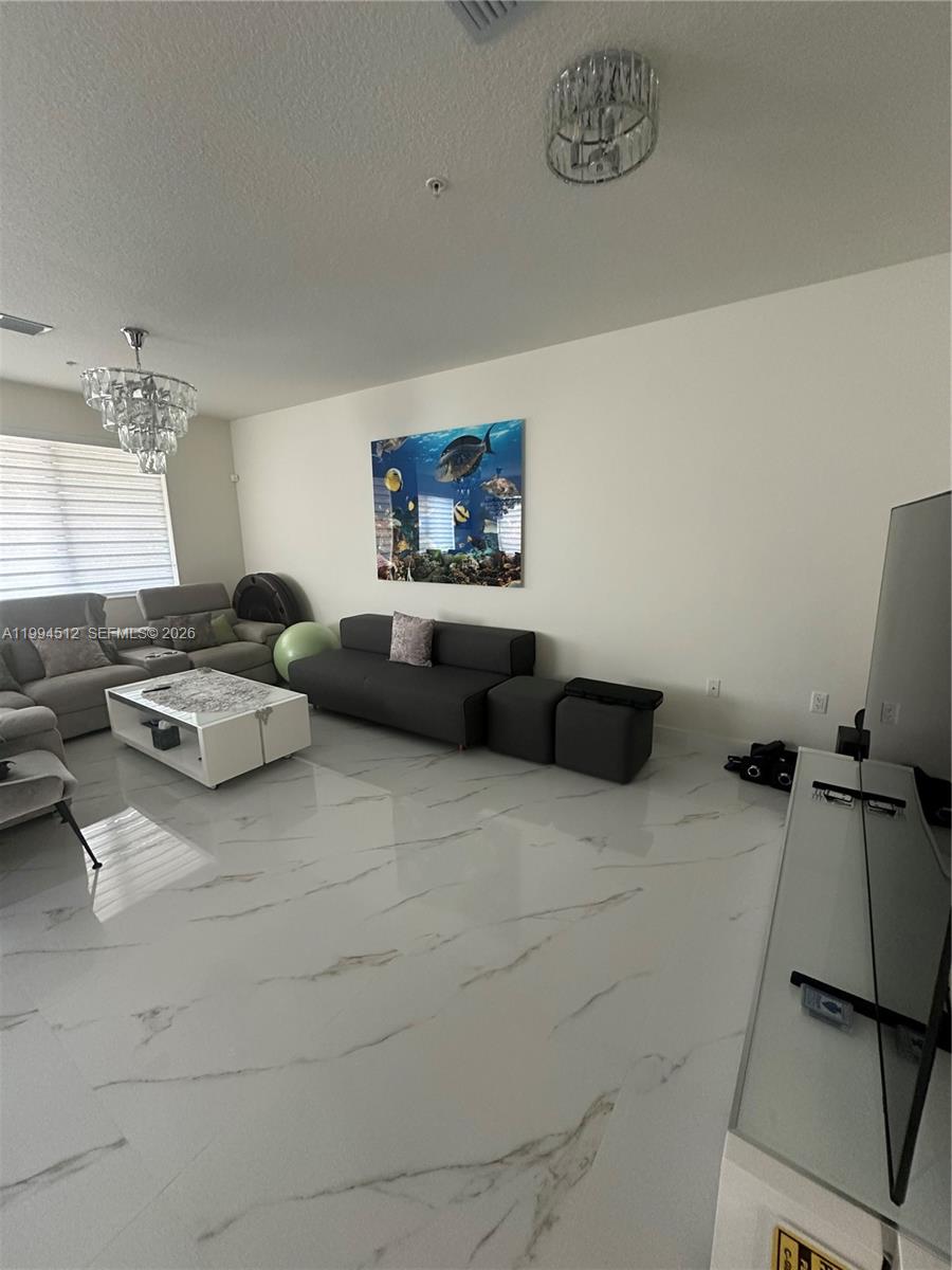 DOWNTOWN DORAL SOUTH PHAS - Residential