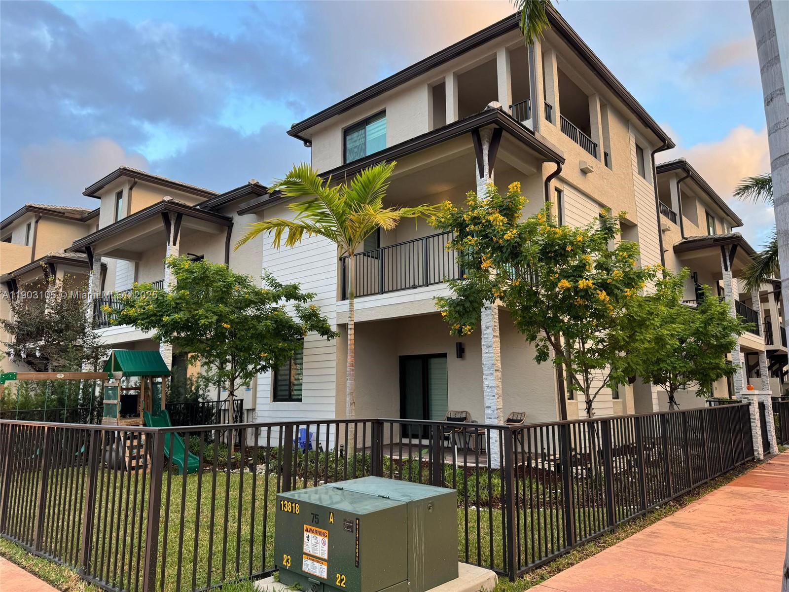 DOWNTOWN DORAL SOUTH PHAS - Residential Lease