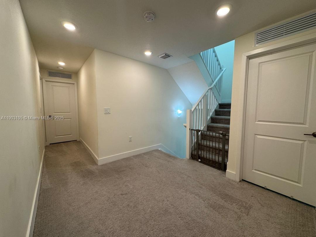 DOWNTOWN DORAL SOUTH PHAS - Residential Lease