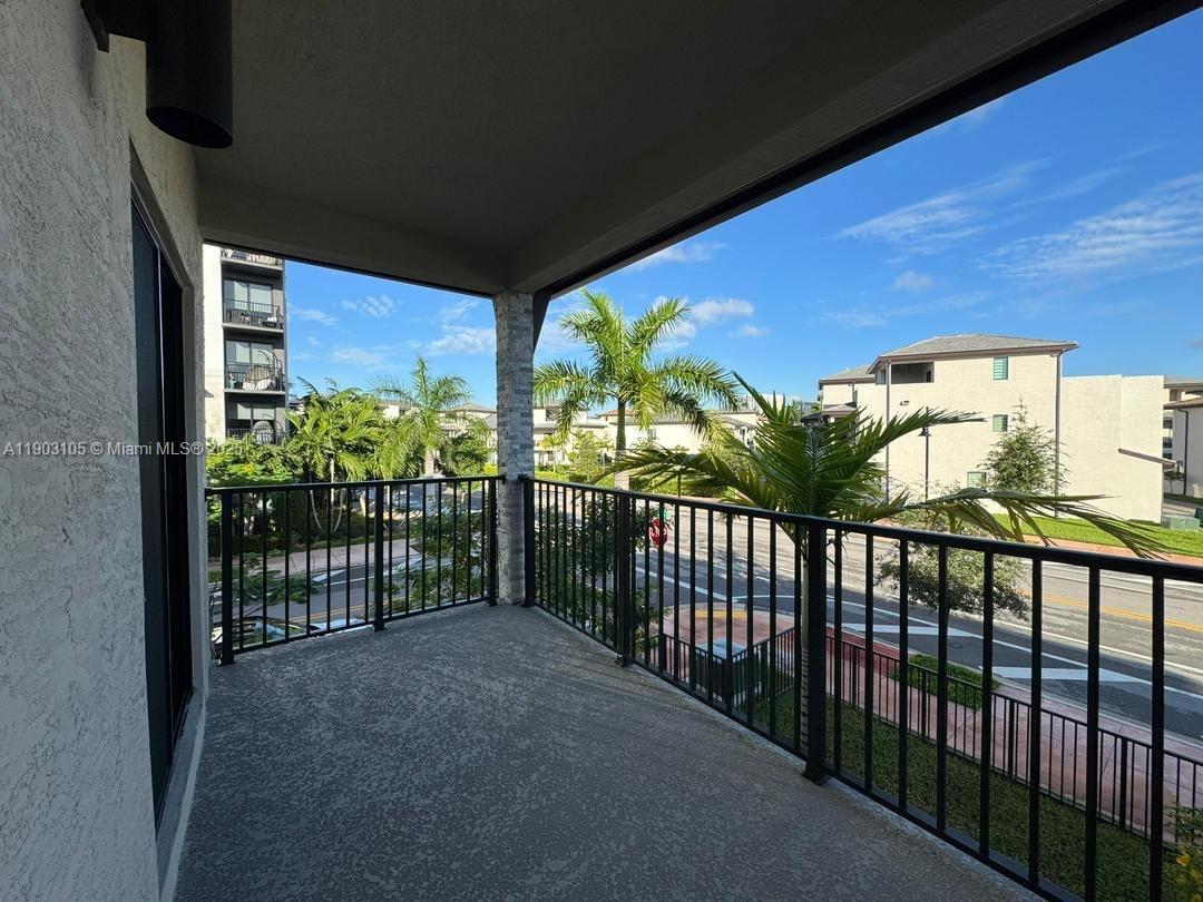 DOWNTOWN DORAL SOUTH PHAS - Residential Lease