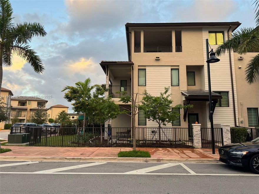 Beautiful corner three-level townhouse located in the heart of Doral. It features three bedrooms and three full bathrooms and  2 half bathrooms, each bedroom with its own private bathroom, and two terraces. Spacious, modern, and filled with natural light. Excellent location near schools, shopping centers, and main access roads. Perfect for those seeking comfort and style in one of Doral’s most desirable areas.