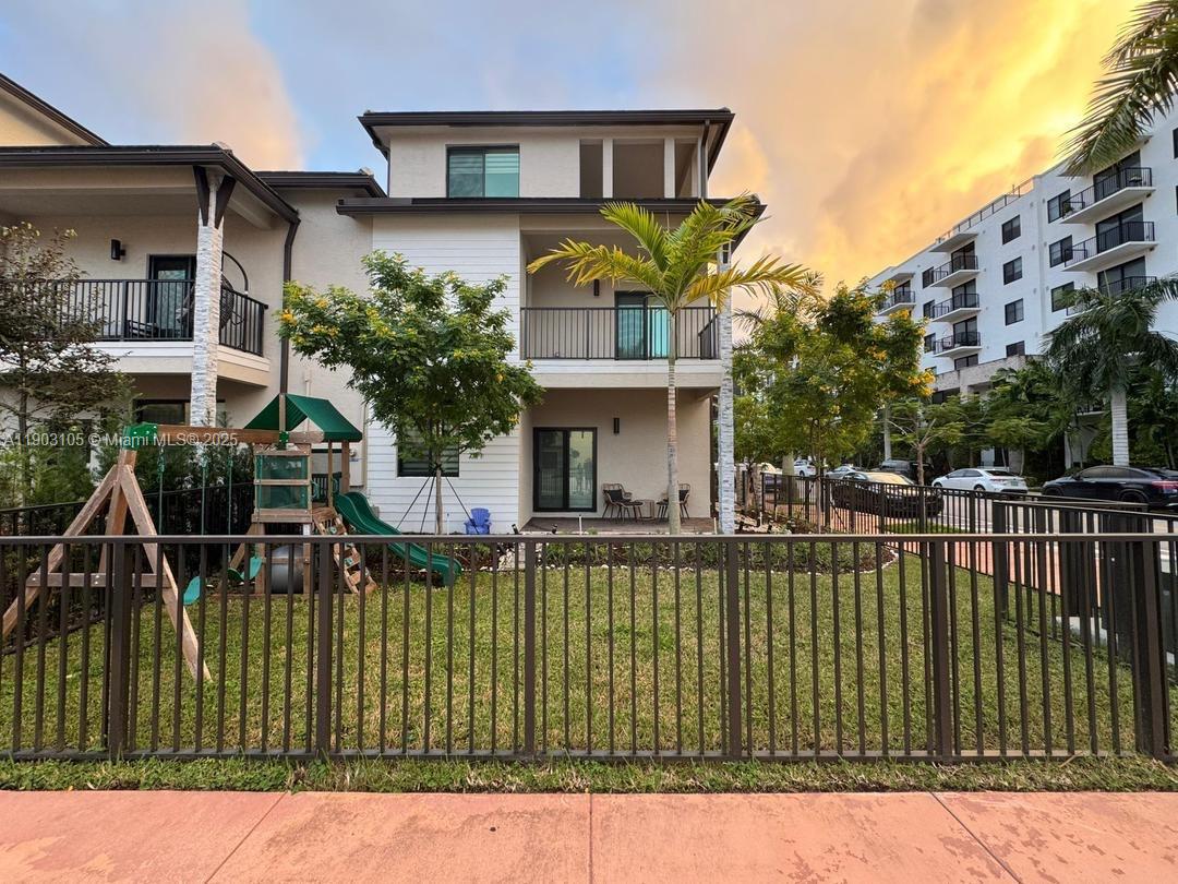 DOWNTOWN DORAL SOUTH PHAS - Residential Lease