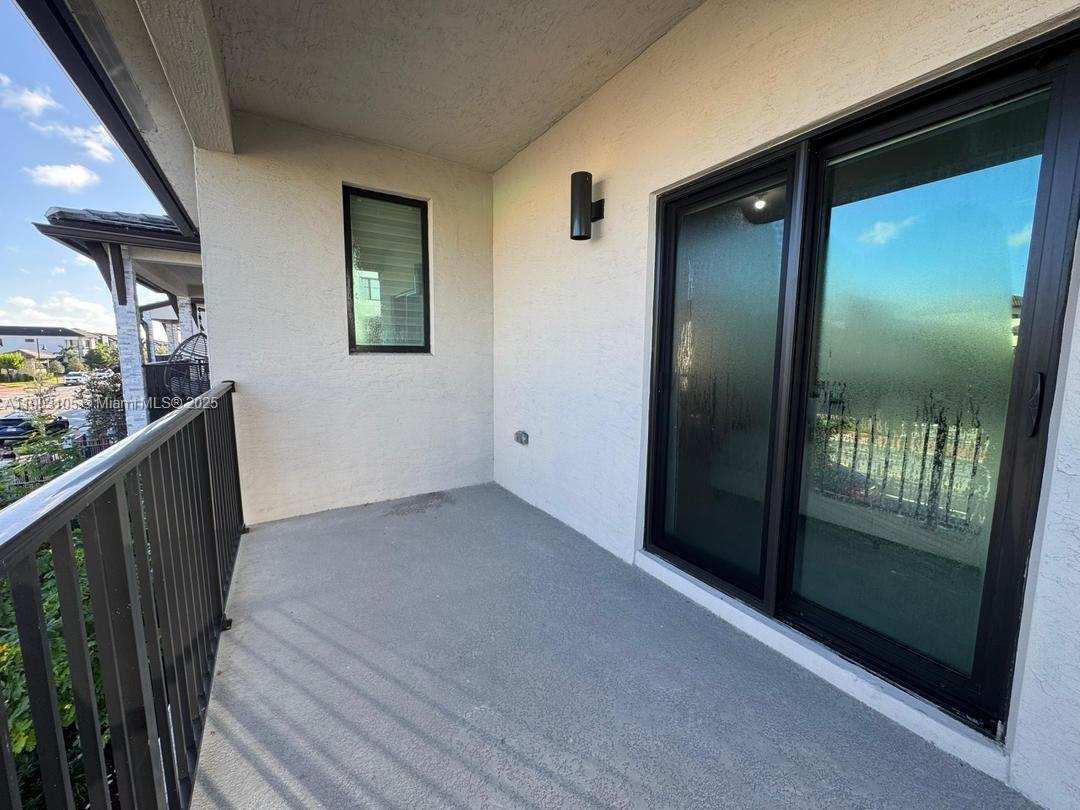 DOWNTOWN DORAL SOUTH PHAS - Residential Lease