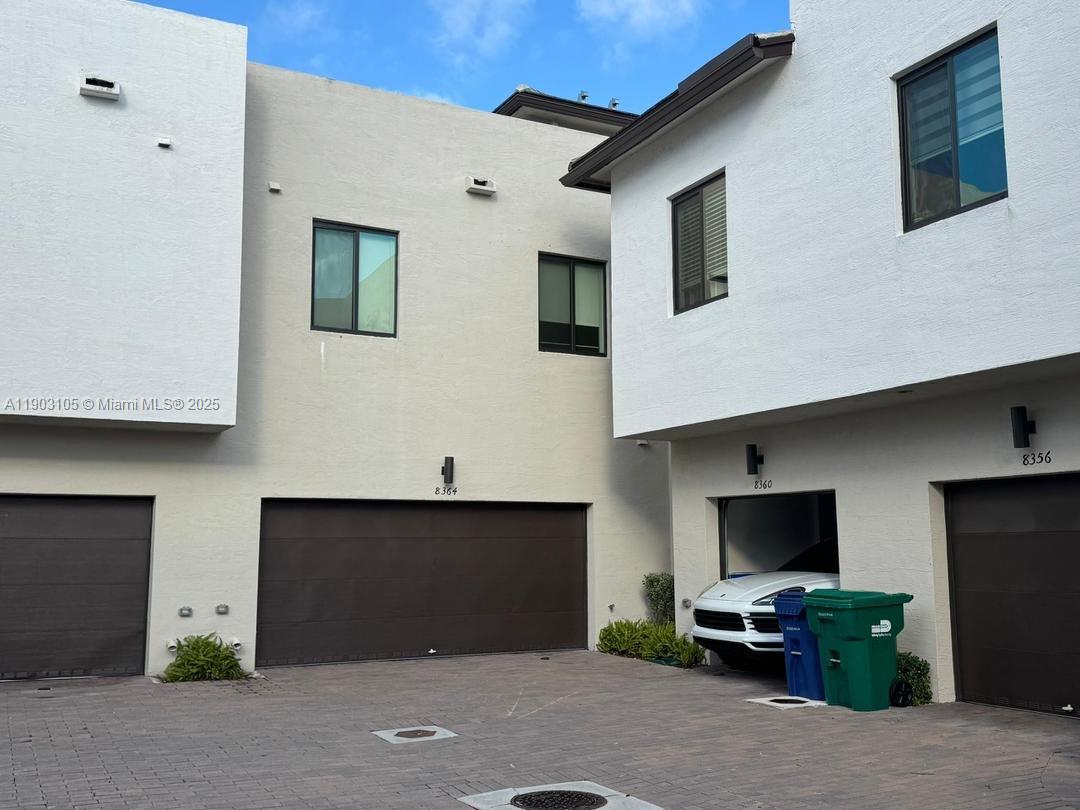 DOWNTOWN DORAL SOUTH PHAS - Residential Lease