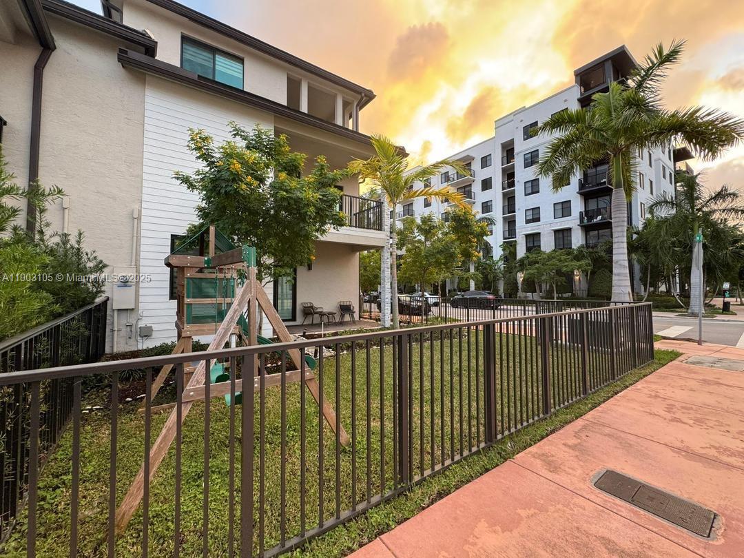 DOWNTOWN DORAL SOUTH PHAS - Residential Lease