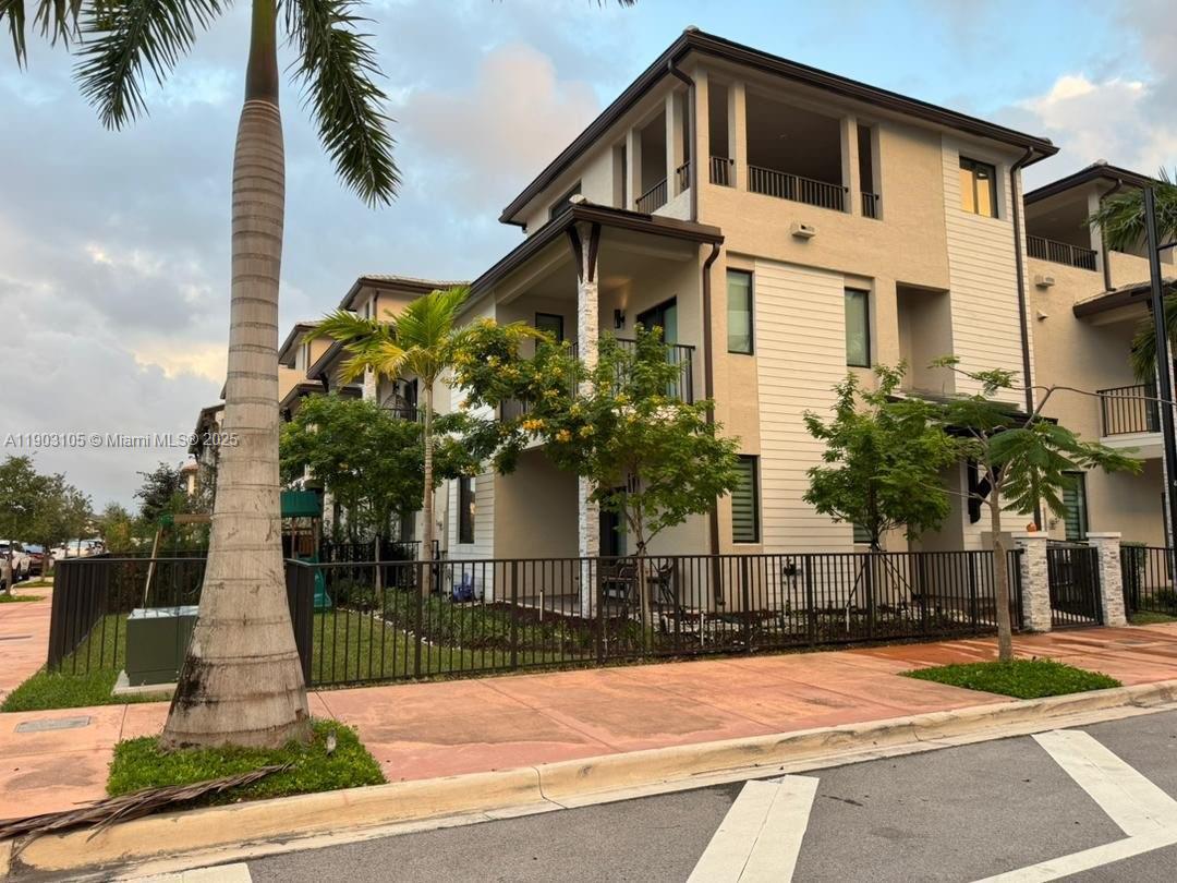 DOWNTOWN DORAL SOUTH PHAS - Residential Lease