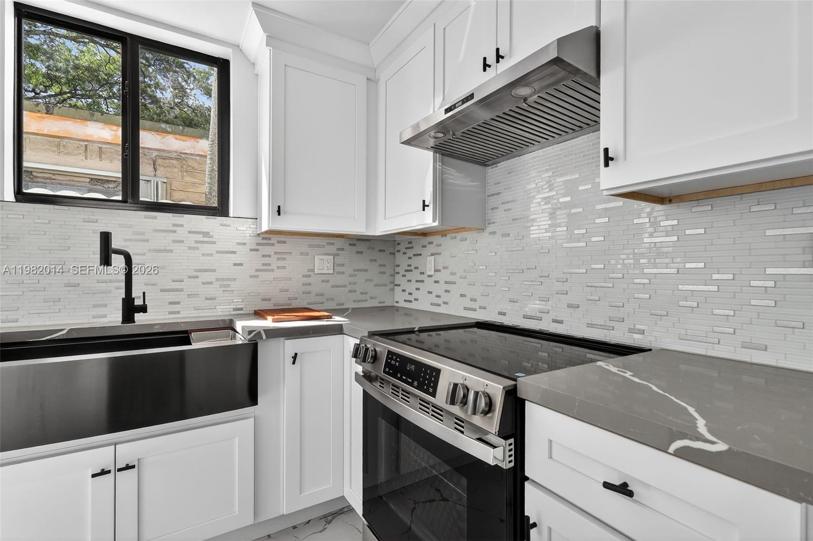 LAURAVILLE GARDENS - Residential