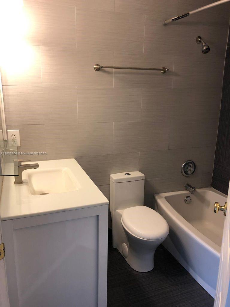 LAS BRISAS AT DORAL CONDO - Residential Lease