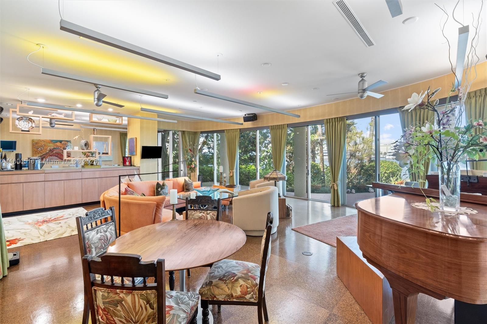 HARBOR BEACH - Residential