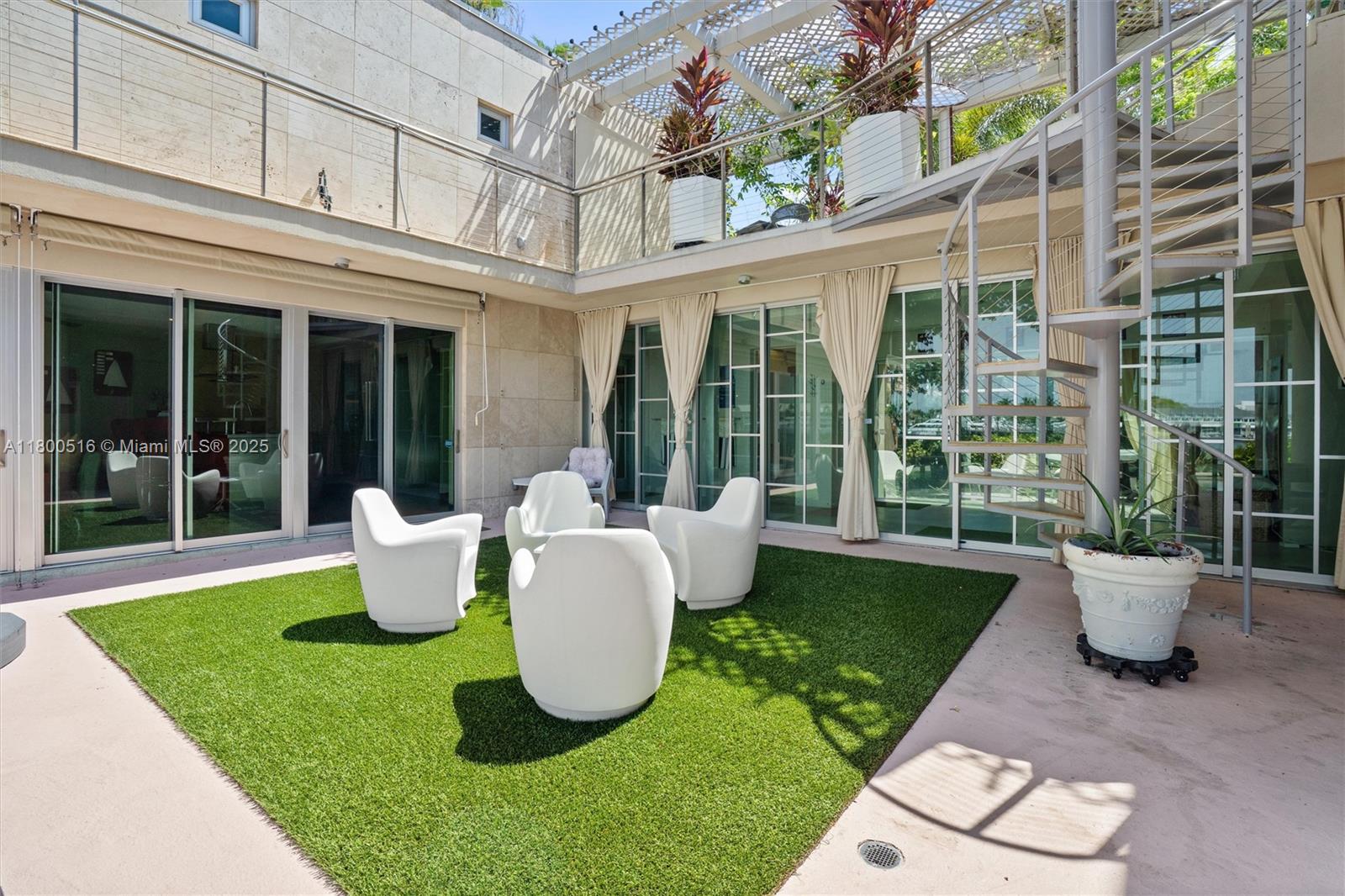 HARBOR BEACH - Residential