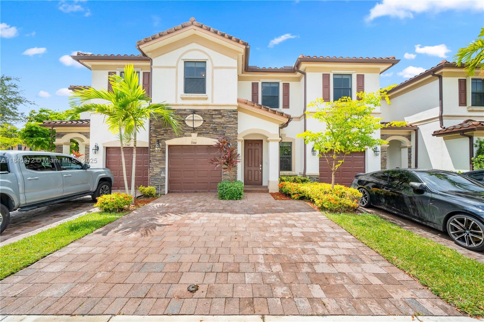 ARAGON Townhouse 4 Bed/2.5 Baths/1 Car Garage, Gate Community