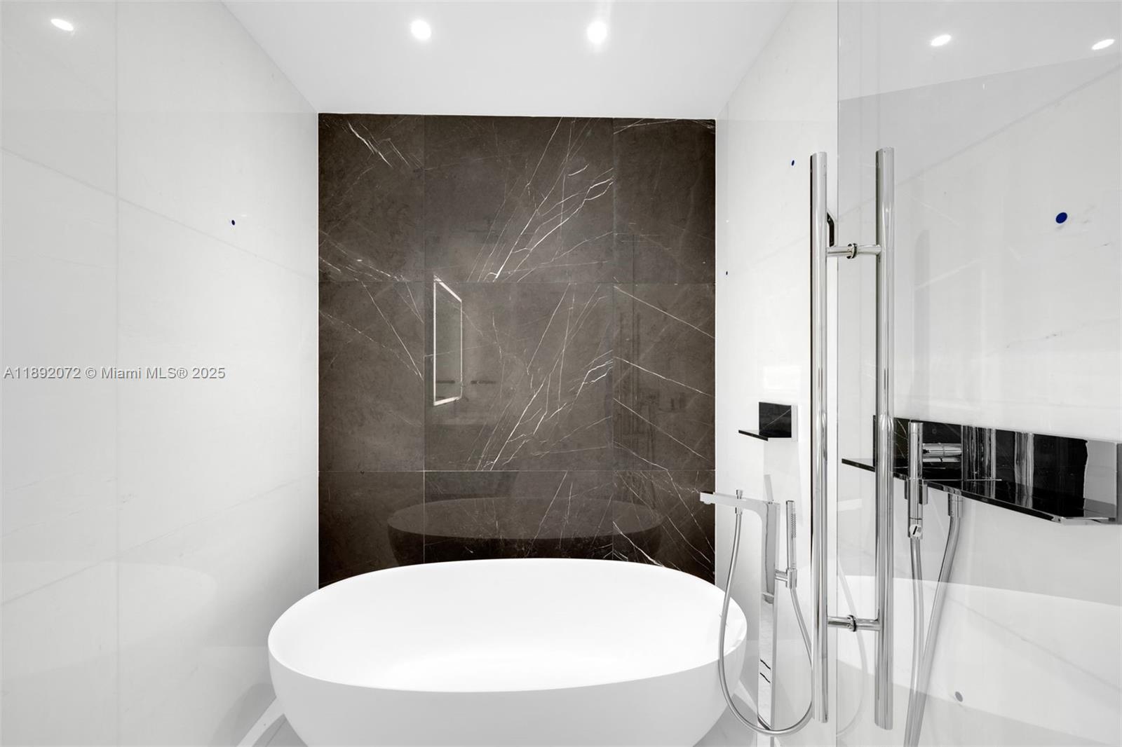 ASTON MARTIN RESIDENCES - Residential